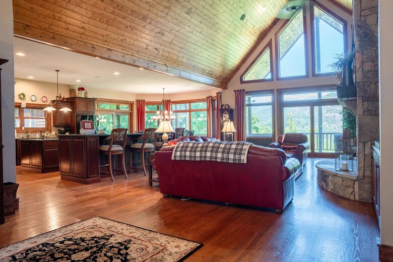 Alpine-Inspired Retreat with Panoramic Mountain Views - Tuckasegee, North Carolina