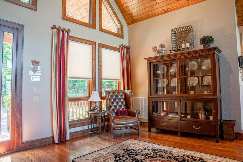 Alpine-Inspired Retreat with Panoramic Mountain Views - Tuckasegee, North Carolina