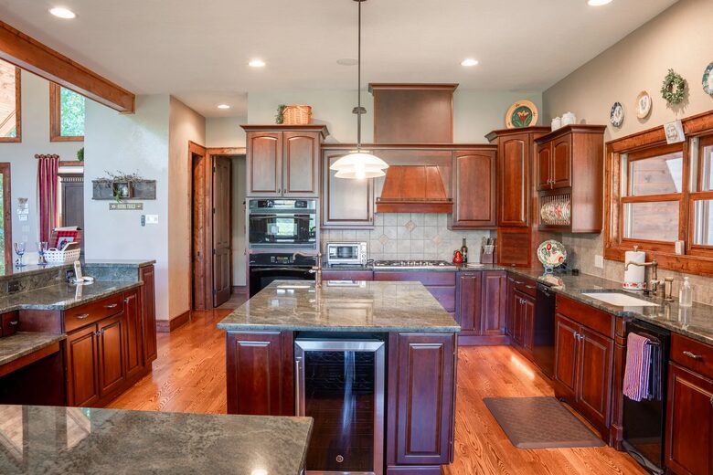 Alpine-Inspired Retreat with Panoramic Mountain Views - Tuckasegee, North Carolina