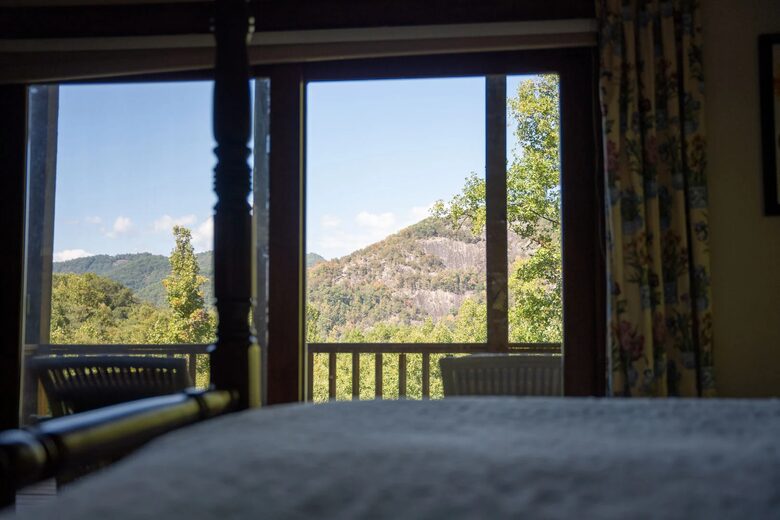 Alpine-Inspired Retreat with Panoramic Mountain Views - Tuckasegee, North Carolina