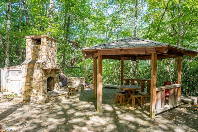 Alpine-Inspired Retreat with Panoramic Mountain Views - Tuckasegee, North Carolina