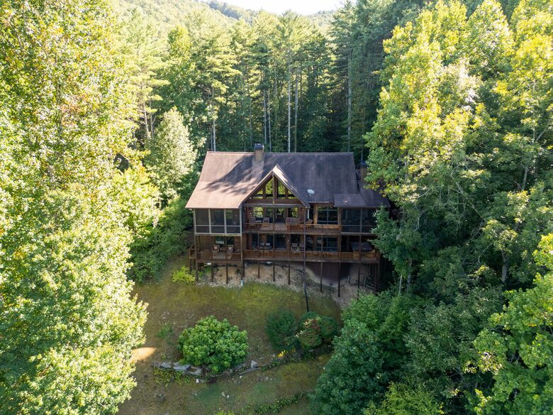 Alpine-Inspired Retreat with Panoramic Mountain Views - Tuckasegee, North Carolina