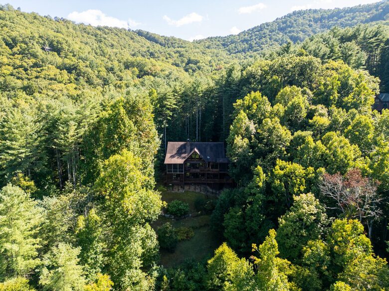 Alpine-Inspired Retreat with Panoramic Mountain Views - Tuckasegee, North Carolina