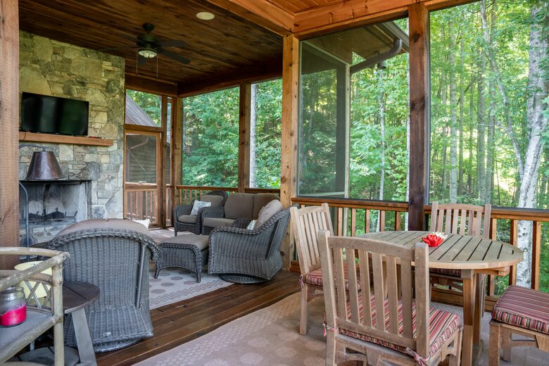 Alpine-Inspired Retreat with Panoramic Mountain Views - Tuckasegee, North Carolina