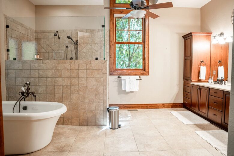 Alpine-Inspired Retreat with Panoramic Mountain Views - Tuckasegee, North Carolina