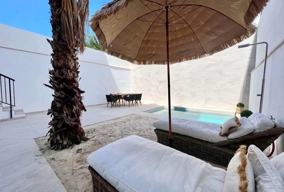 private pool area