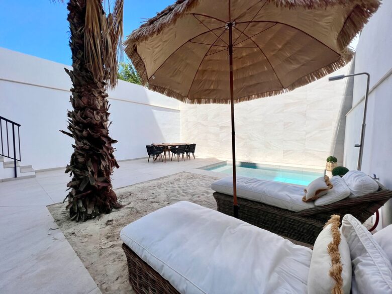 private pool area