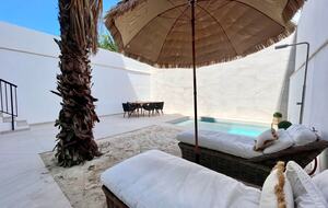 private pool area