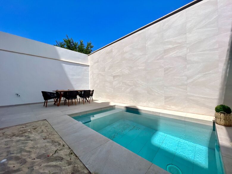 private pool area