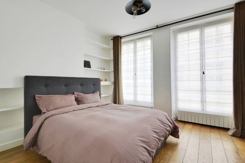 Charming Apartment Overlooking Place du Marché Sainte Catherine - Paris, France