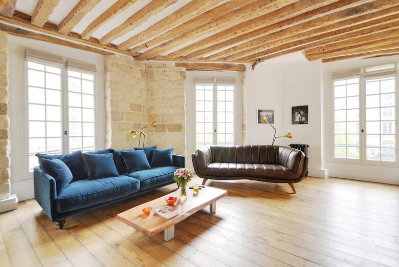 Charming Apartment Overlooking Place du Marché Sainte Catherine - Paris, France