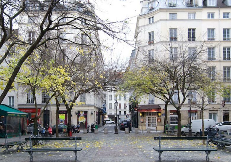 Charming Apartment Overlooking Place du Marché Sainte Catherine - Paris, France