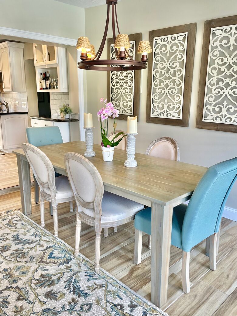 Dining room area with space for 8