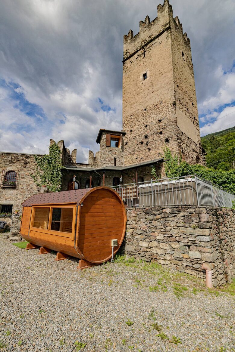 Château historique du XIe siècle | Château de Foppoli - Mazzo di Valtellina, Italie