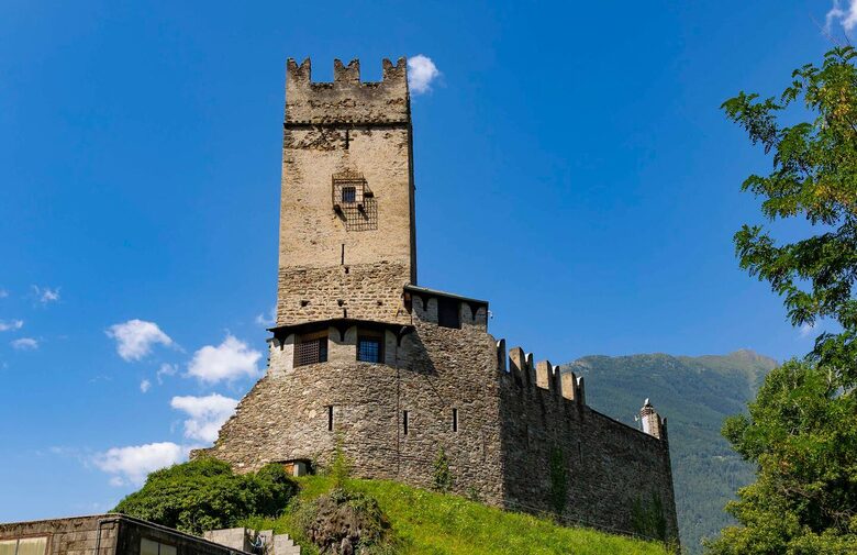 Château historique du XIe siècle | Château de Foppoli - Mazzo di Valtellina, Italie