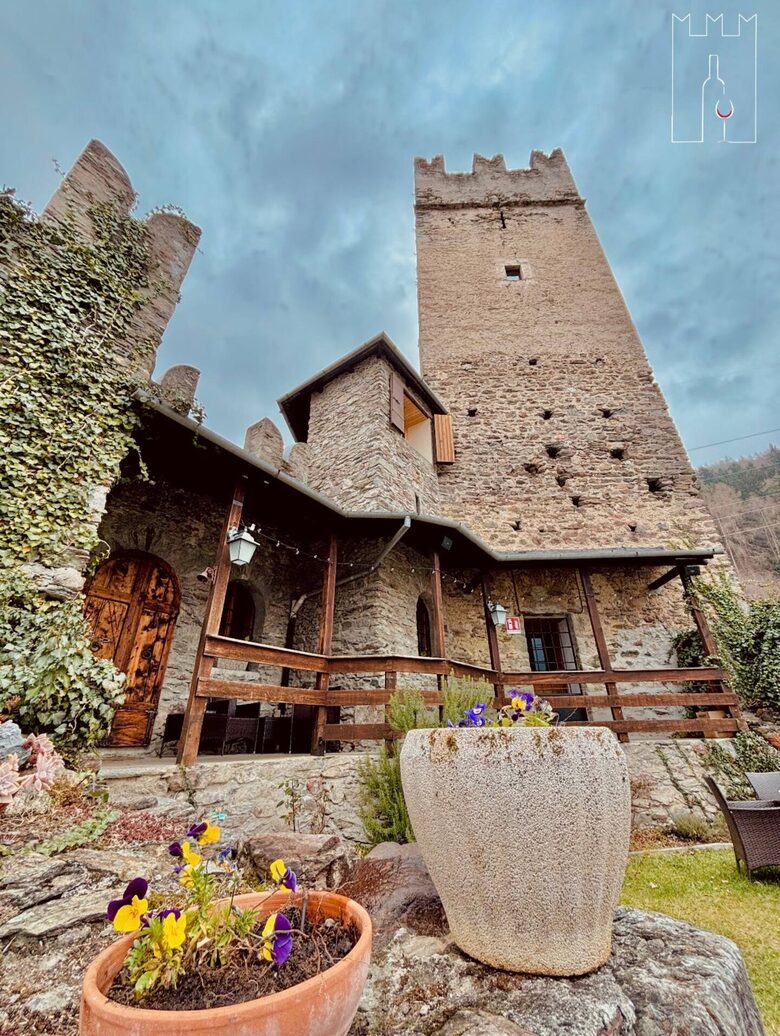 Château historique du XIe siècle | Château de Foppoli - Mazzo di Valtellina, Italie