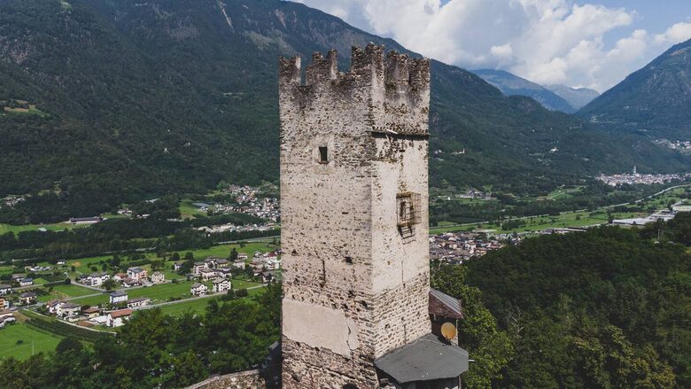 Château historique du XIe siècle | Château de Foppoli - Mazzo di Valtellina, Italie
