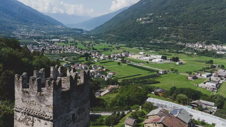 Château historique du XIe siècle | Château de Foppoli - Mazzo di Valtellina, Italie