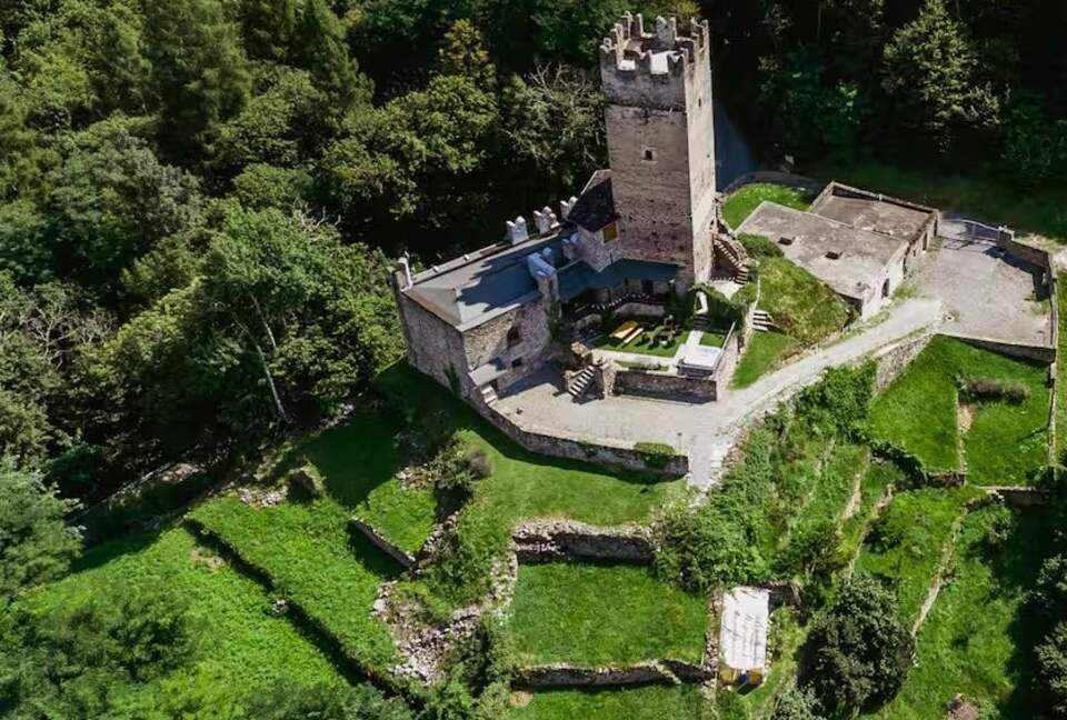 Château historique du XIe siècle | Château de Foppoli - Mazzo di Valtellina, Italie