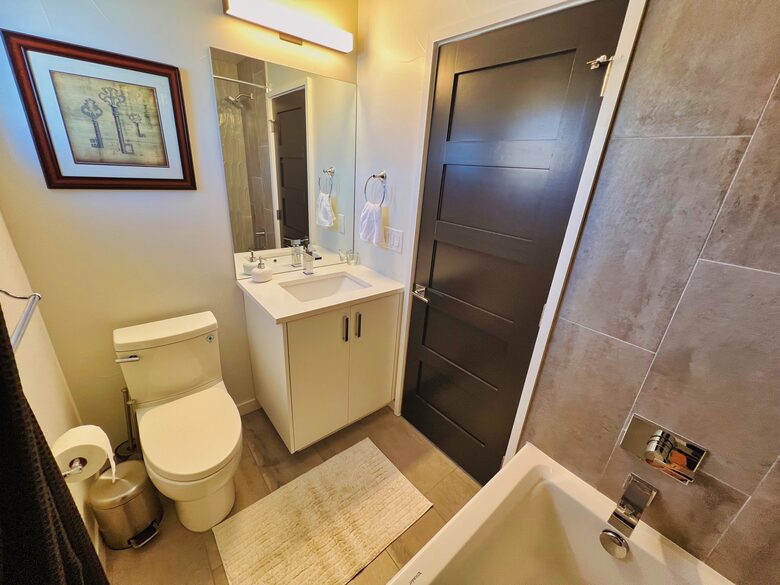 Modern Luxury 4 Bed Home | 7 Mins to Broncos Stadium - Denver, Colorado