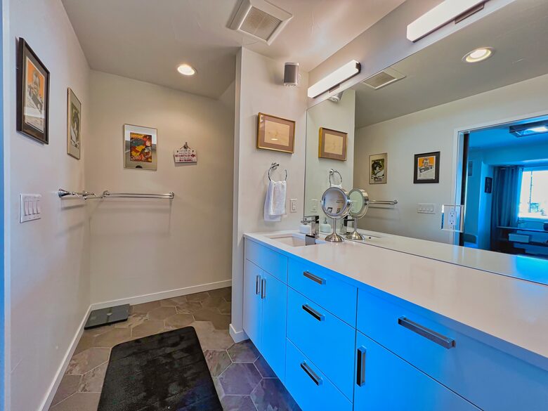 Modern Luxury 4 Bed Home | 7 Mins to Broncos Stadium - Denver, Colorado