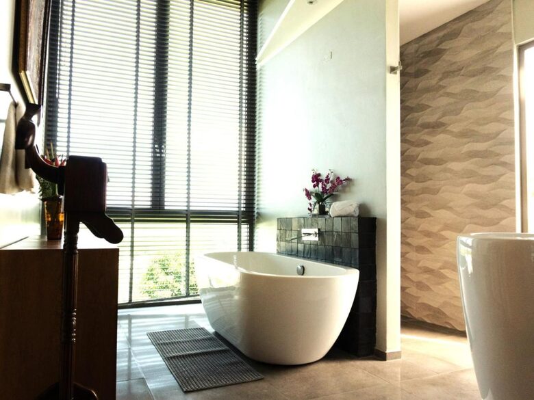 Elegant 4-Bedroom Retreat with Panoramic Ocean Views - Ban Pa Khlok, Thailand