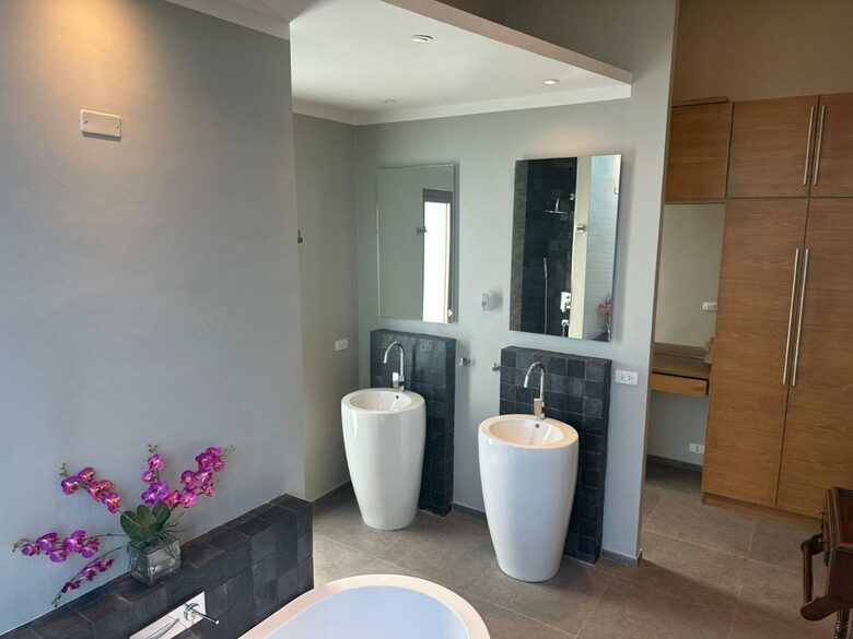 Elegant 4-Bedroom Retreat with Panoramic Ocean Views - Ban Pa Khlok, Thailand