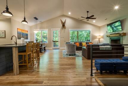 Serene Mountain Getaway | Charming Craftsman Home Near Asheville - Fairview, North Carolina