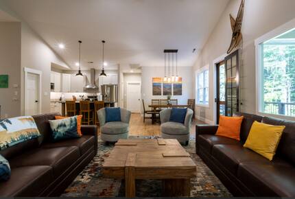 Serene Mountain Getaway | Charming Craftsman Home Near Asheville - Fairview, North Carolina
