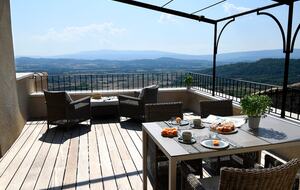18th-Century Gordes Gem with 270-Degree Valley Views - Gordes, France