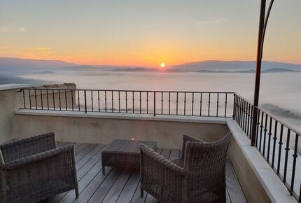 18th-Century Gordes Gem with 270-Degree Valley Views - Gordes, France