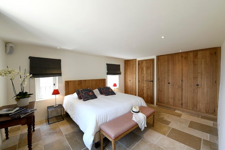 18th-Century Gordes Gem with 270-Degree Valley Views - Gordes, France