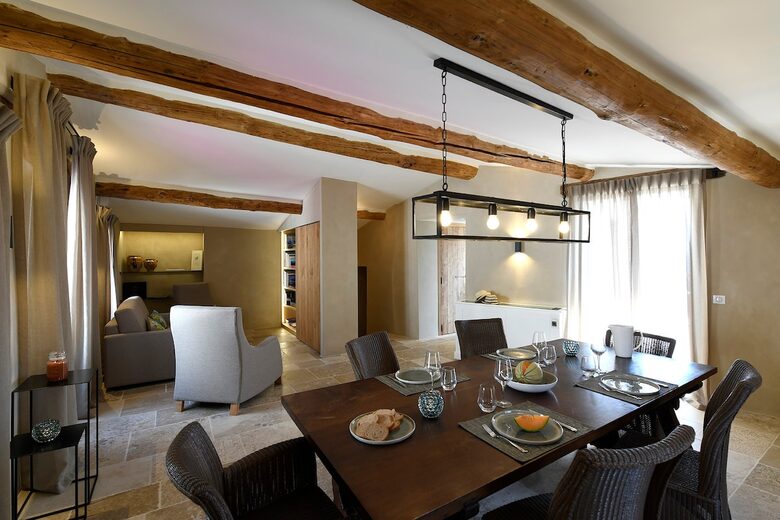 18th-Century Gordes Gem with 270-Degree Valley Views - Gordes, France