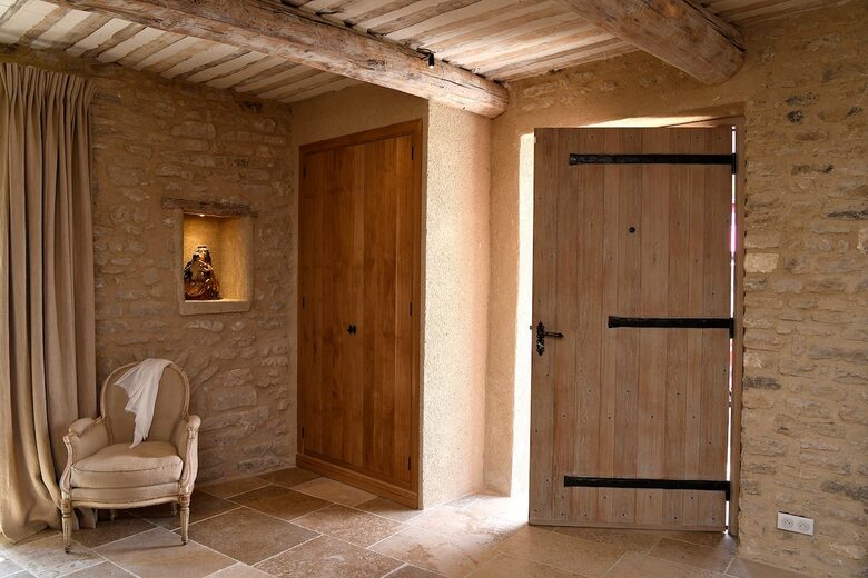 18th-Century Gordes Gem with 270-Degree Valley Views - Gordes, France