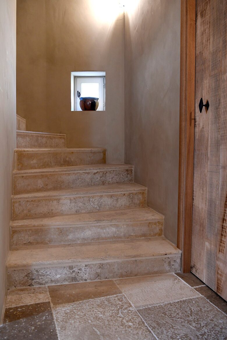 18th-Century Gordes Gem with 270-Degree Valley Views - Gordes, France