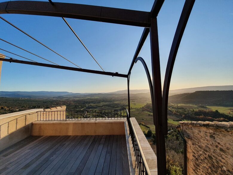 18th-Century Gordes Gem with 270-Degree Valley Views - Gordes, France