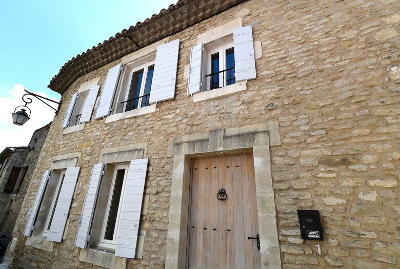18th-Century Gordes Gem with 270-Degree Valley Views - Gordes, France