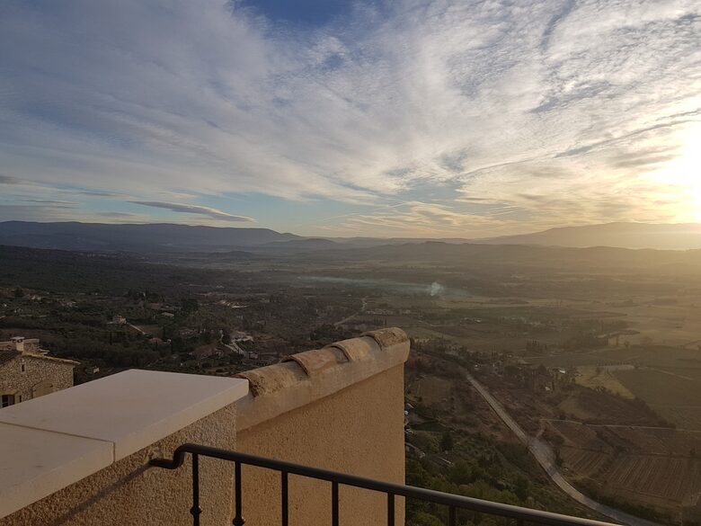 18th-Century Gordes Gem with 270-Degree Valley Views - Gordes, France