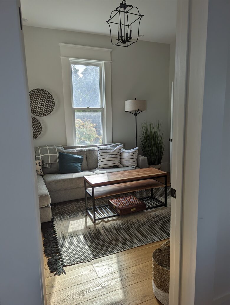 Charming Farmhouse on 30 Acre Vineyard - Healdsburg, California