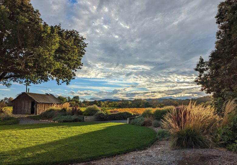 Charming Farmhouse on 30 Acre Vineyard - Healdsburg, California
