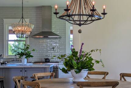 Charming Farmhouse on 30 Acre Vineyard - Healdsburg, California