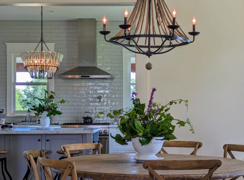 Charming Farmhouse on 30 Acre Vineyard - Healdsburg, California