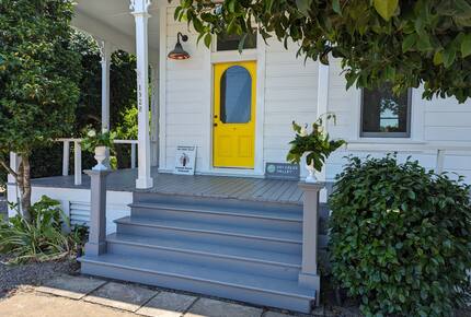 Charming Farmhouse on 30 Acre Vineyard - Healdsburg, California