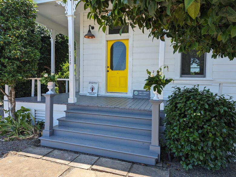 Charming Farmhouse on 30 Acre Vineyard - Healdsburg, California