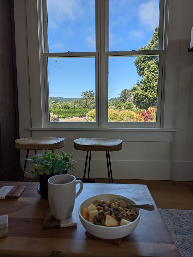 Charming Farmhouse on 30 Acre Vineyard - Healdsburg, California