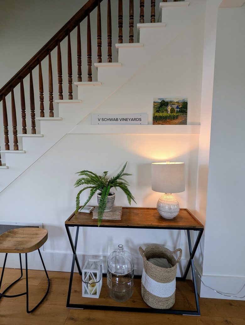 Charming Farmhouse on 30 Acre Vineyard - Healdsburg, California