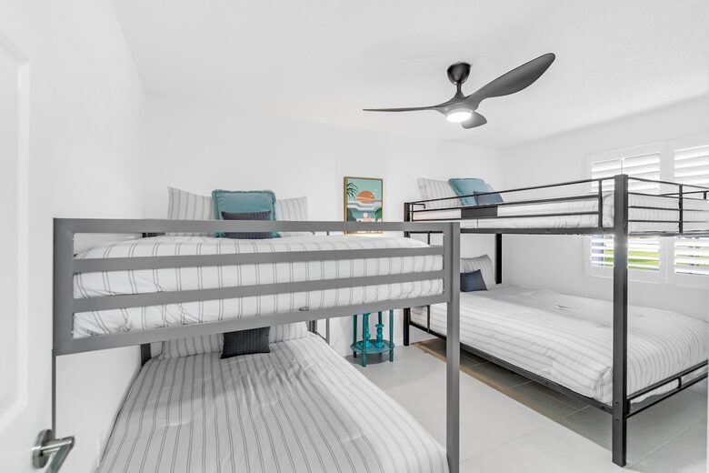 Stylish Waterfront Getaway with Pool, Spa & Boat lift and Dock in Palm Coast Florida - Palm Coast, Florida