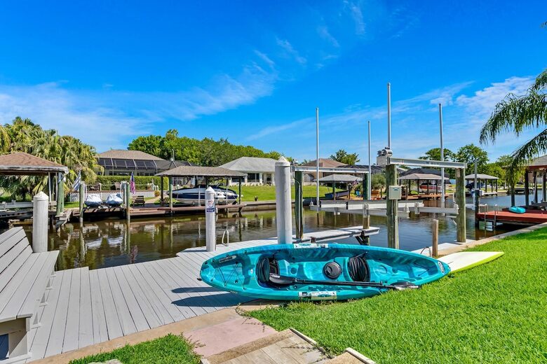 Stylish Waterfront Getaway with Pool, Spa & Boat lift and Dock in Palm Coast Florida - Palm Coast, Florida