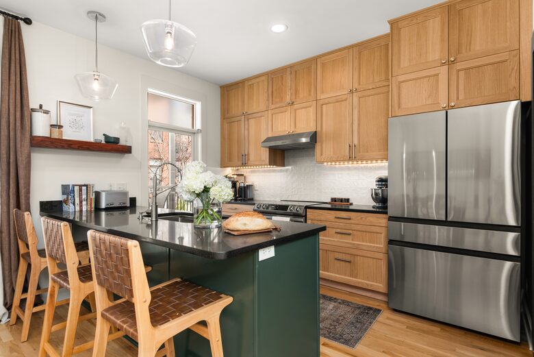 Well equipped, modern kitchen