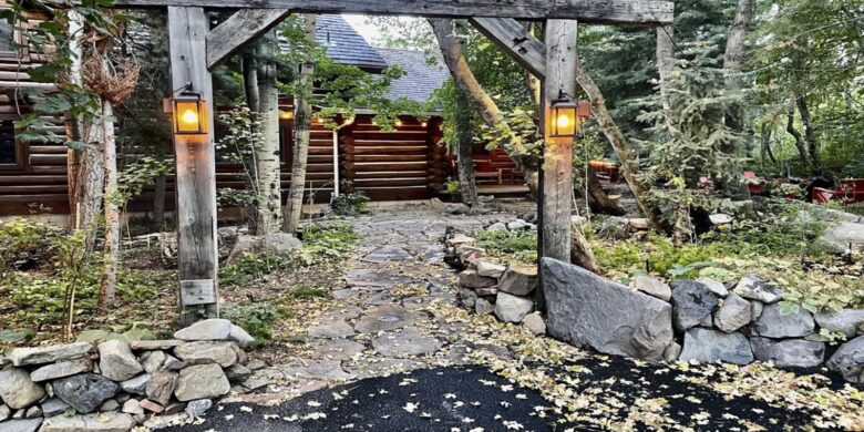 Rustic Elegance with Breathtaking Views & Hot Tub - Sundance, Utah
